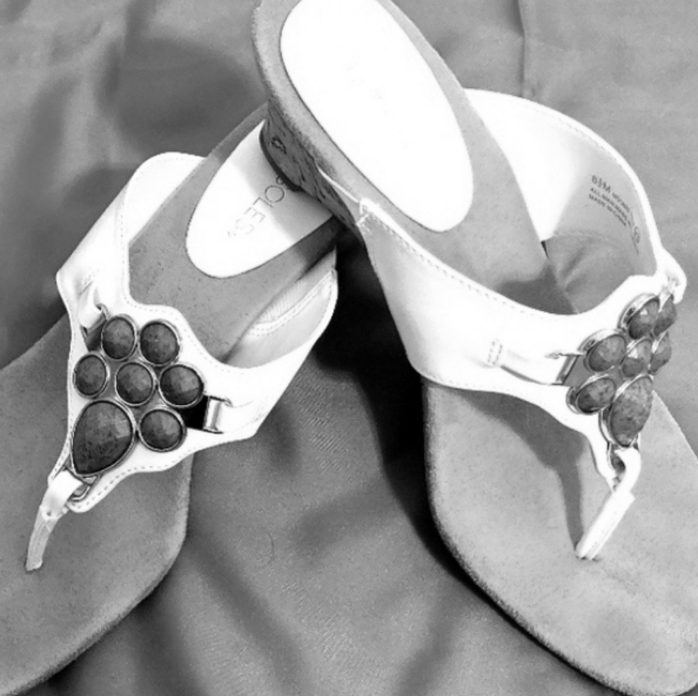 Turquoise stone detailed wedges